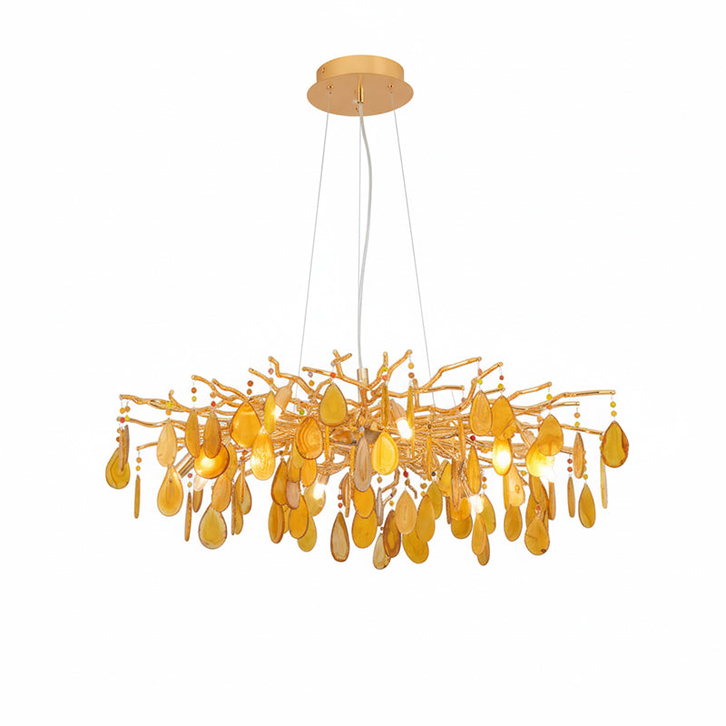 Amber agate Clérachic chandelier on a white backdrop, with honey-coloured slices hanging from a wide gold branch frame.