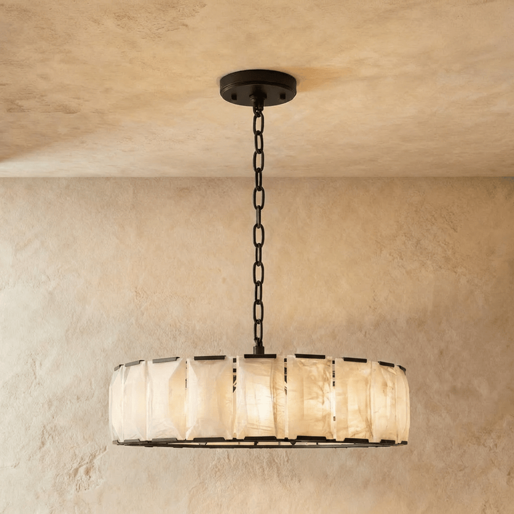 Clérachic ring chandelier of veined alabaster panels in matte black, 107 cm wide, glowing softly on its chain