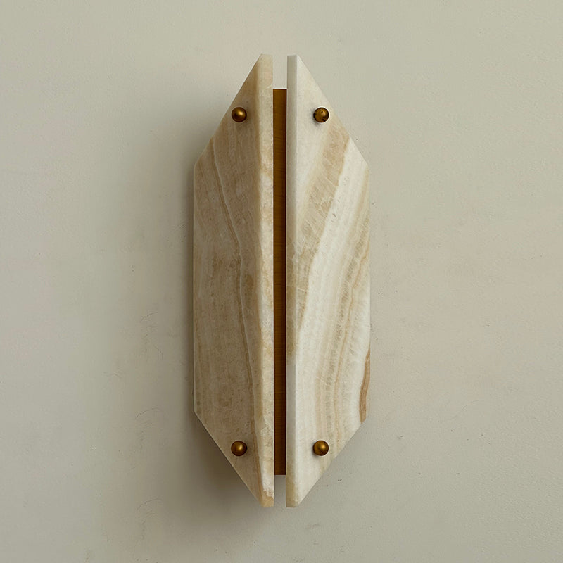 Beige jade panels on the Clérachic wall sconce, amber veining running diagonally either side of the open brass gap.