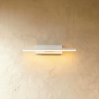 Clérachic short white bar wall light, glowing warm along a slim aluminium arm on a softly textured limewash wall.