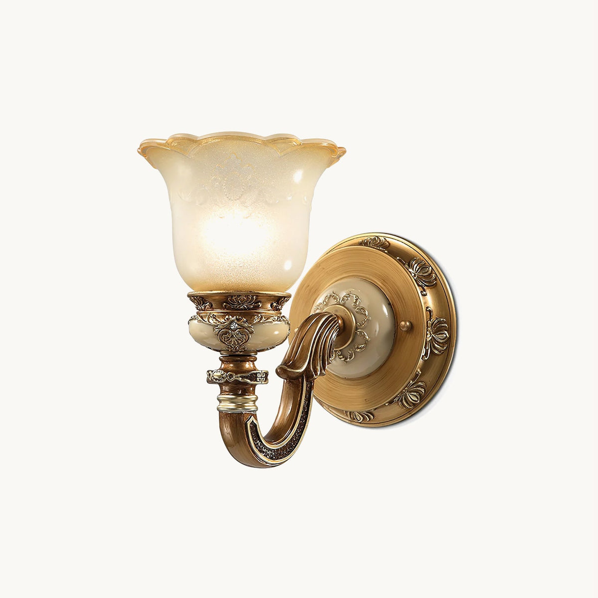 Single-head Clérachic wall light on a plain white backdrop, a frosted glass shade with a scalloped rim above a carved gold arm.