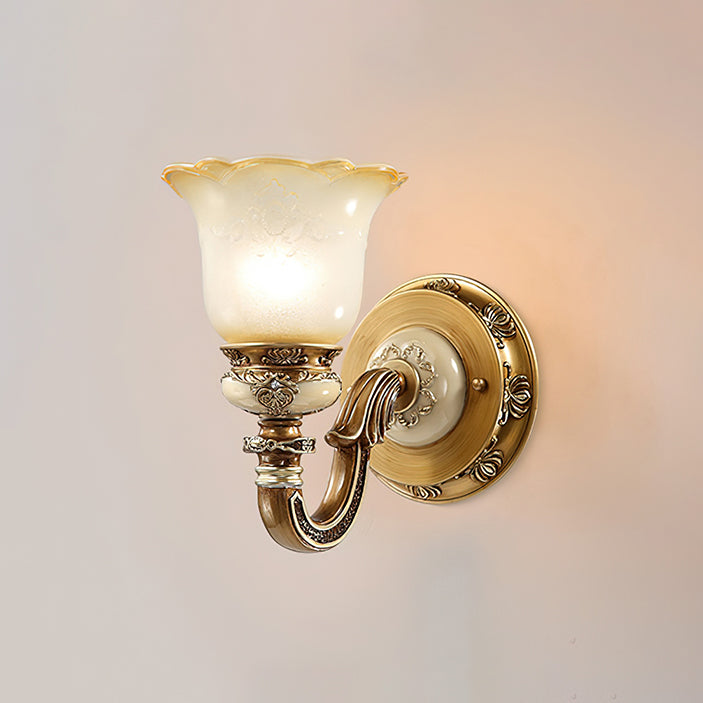 Lit single-head Clérachic wall light on a grey-pink wall, with a warm glow spreading to the right of its shade.