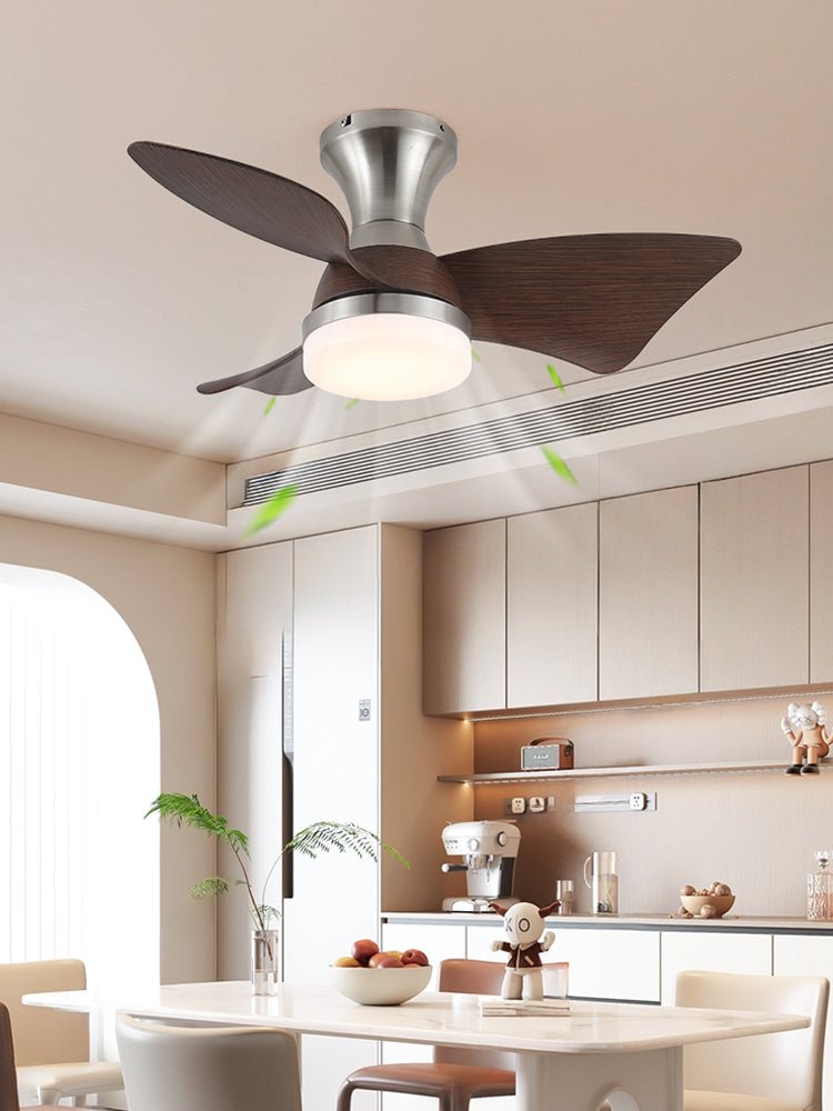 The same Clérachic nickel ceiling fan from another angle, with green arrows showing airflow above a dining table and a pale kitchen.