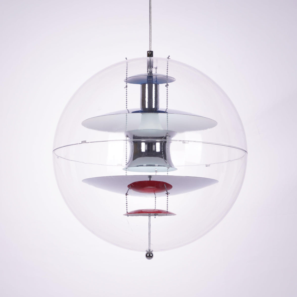 Large close view of this Clérachic sphere pendant, with layered chrome, white and blue discs and a red dish at the bottom.