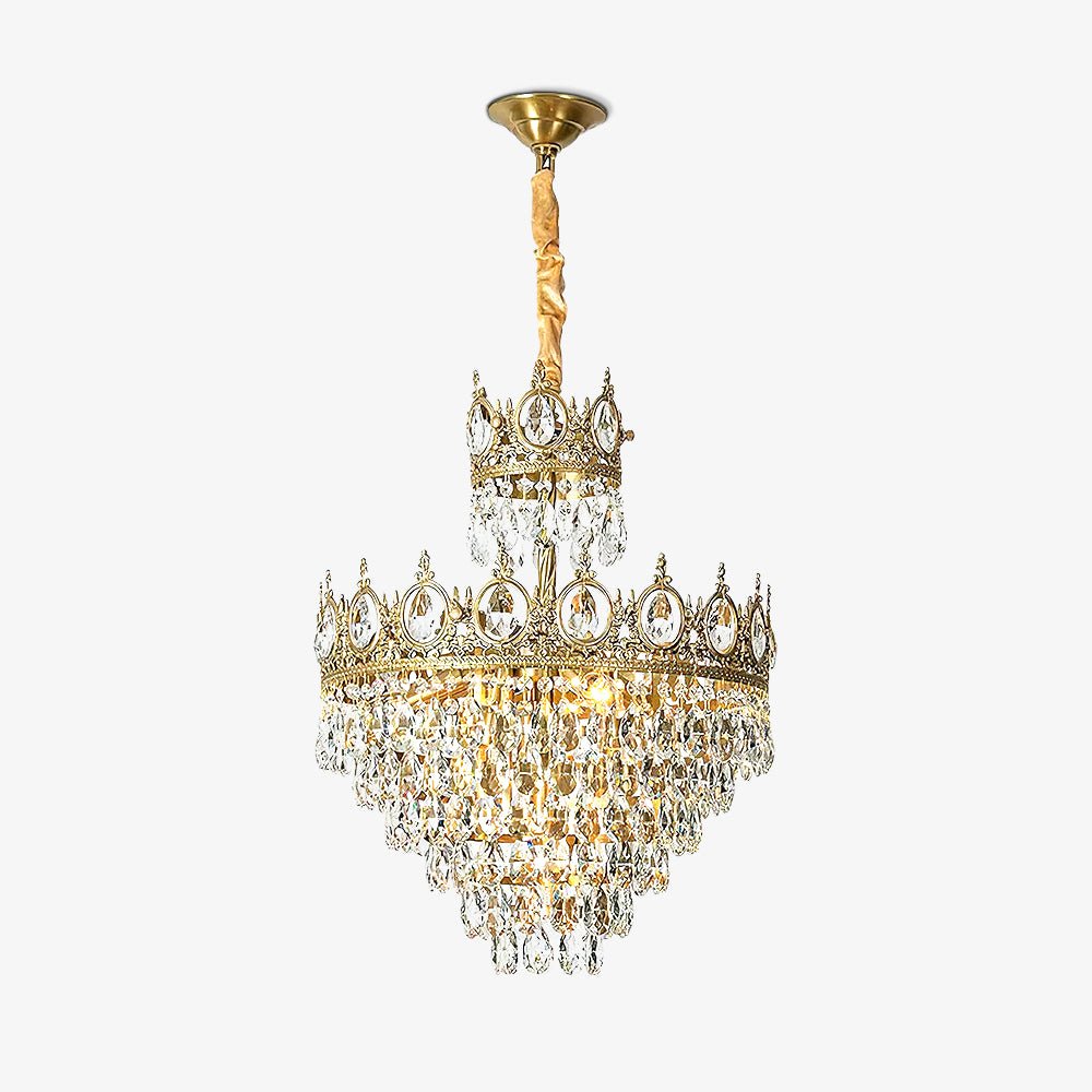This Clérachic chandelier on a white background, with a brass canopy, a gold-wrapped chain and two crown-shaped tiers.