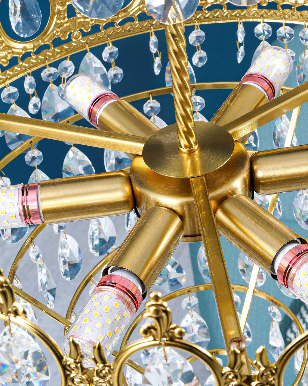 View from below into this Clérachic chandelier, showing the brass hub, its arms and the candle-style bulbs.