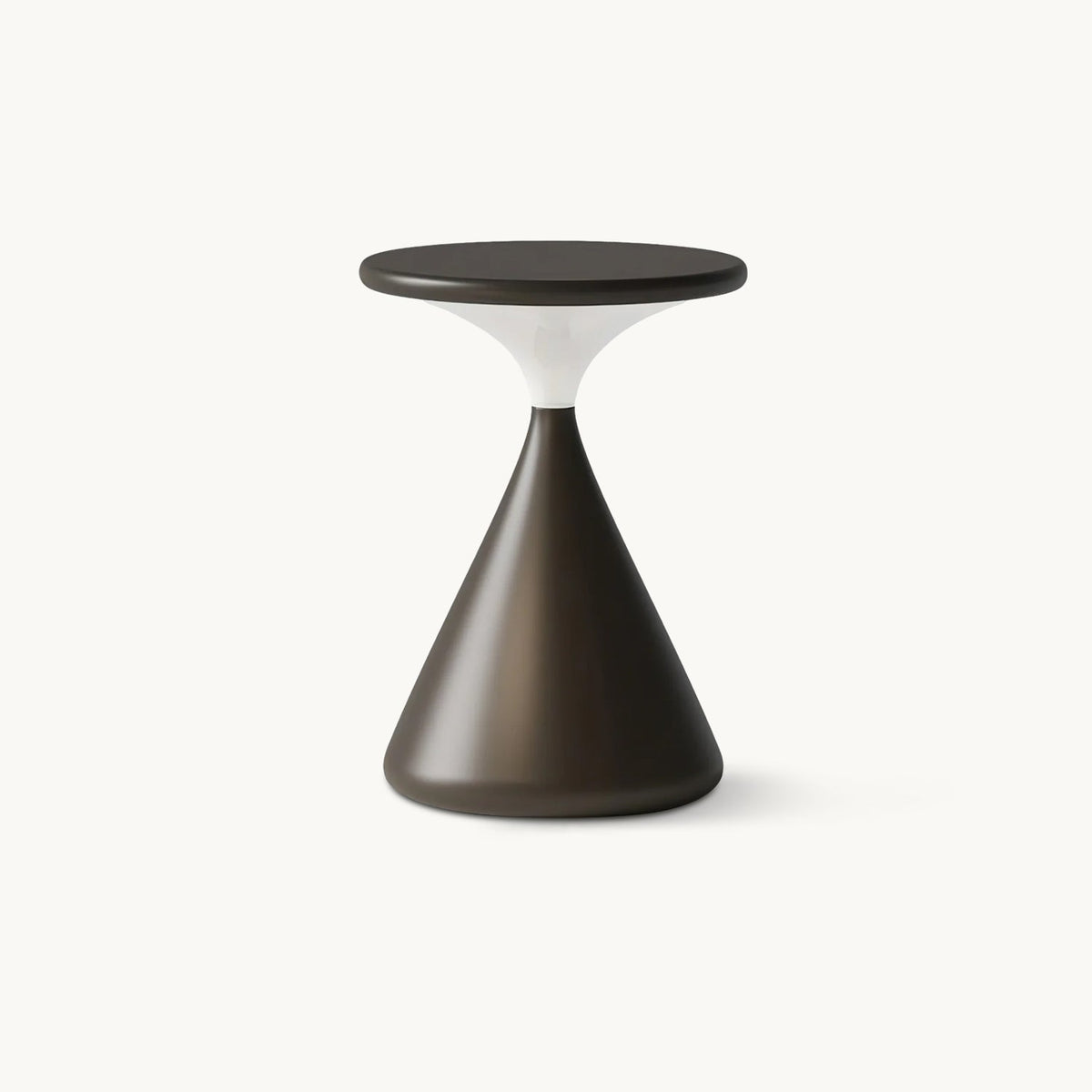 Black-finished Clérachic table lamp with a flat round top on a cone-shaped base, shown on a plain white backdrop.