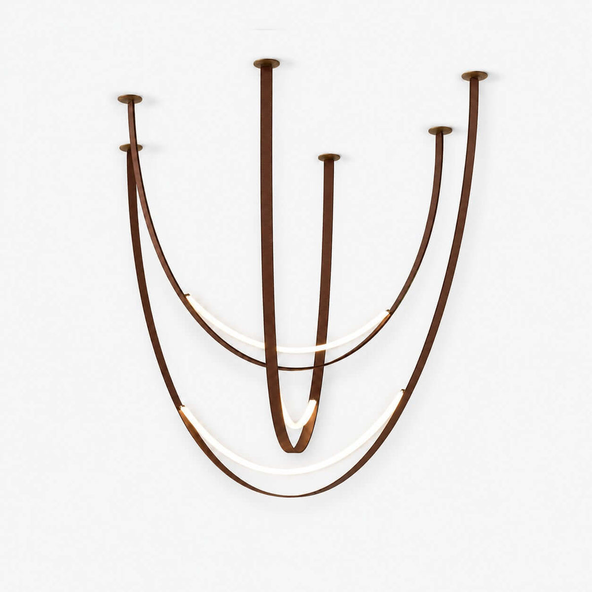 Clérachic pendant light on a plain white backdrop, five brown straps swooping in deep curves from ceiling points, with glowing LED arcs low down.