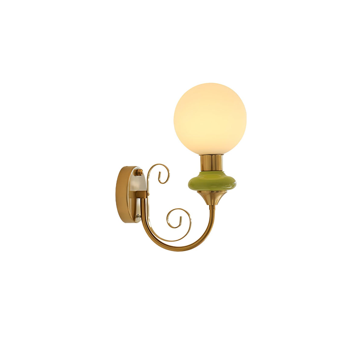 Clérachic wall light with a green collar and lit globe in profile, gold backplate on the left, on a plain white background.