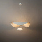 Studio shot of the single-light Clérachic pendant light in white, one round accent disc centred on its drop stem.