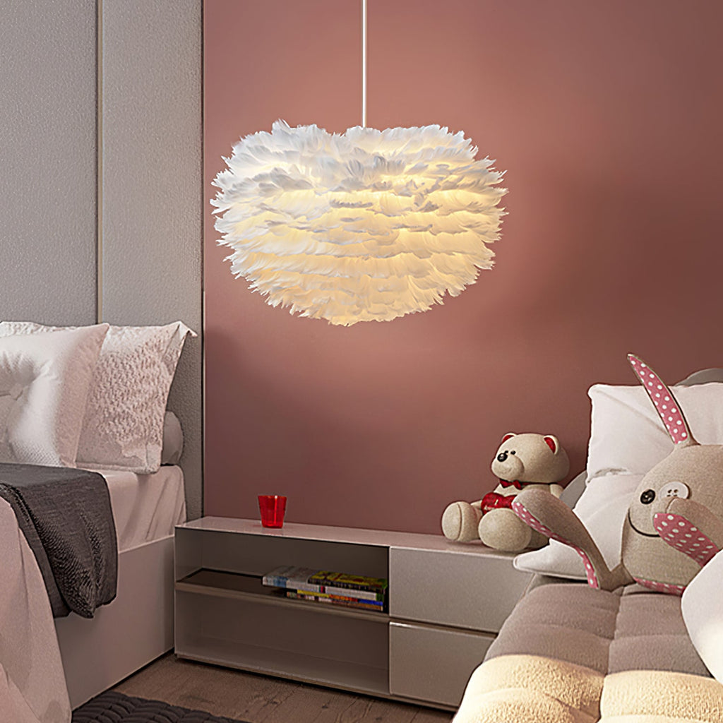 Above a bedroom with a rose-pink wall and soft toys, this Clérachic feather pendant glows warm white.