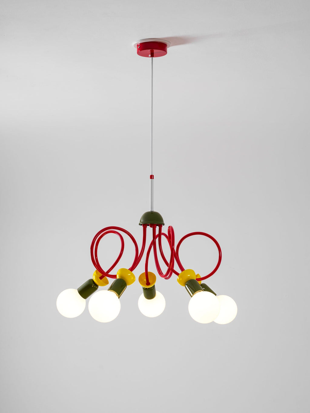 Five-head Clérachic pendant on a red ceiling plate, shown whole against a plain grey wall with its globes lit.