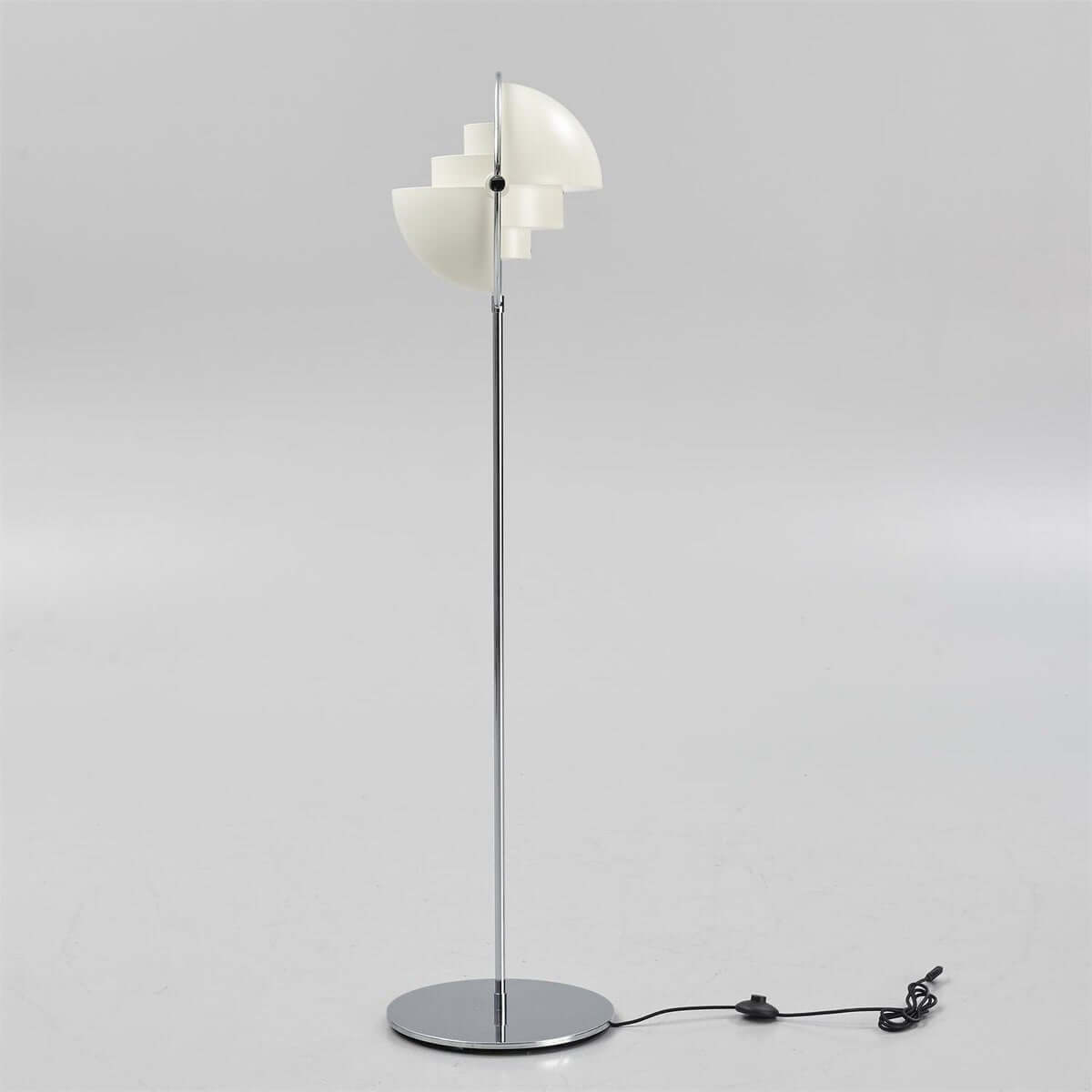 Shades rotated open on the Clérachic floor lamp in White & Chrome, exposing the two fixed inner cylinders inside the ring.