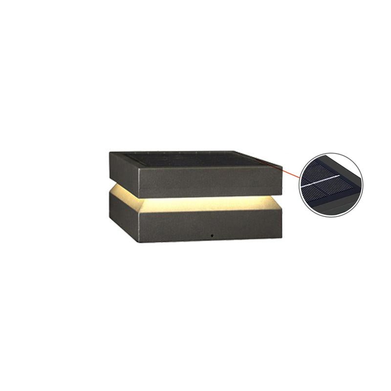 Clérachic solar post light on white, with a round inset enlarging the solar panel on its lid.