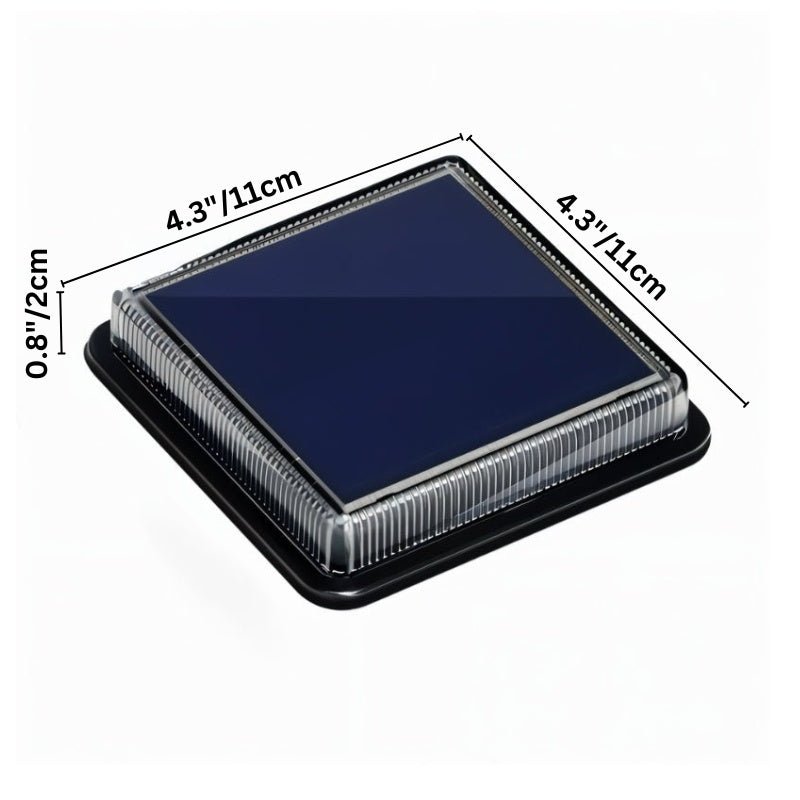 Clérachic square solar stair light on white with its 11 cm width and depth and 2 cm height measurements marked.