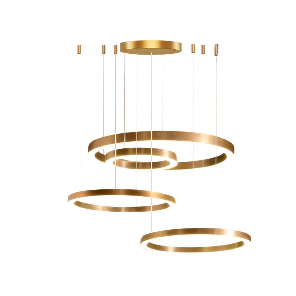 Five brushed gold rings hang from a round ceiling plate on many fine cables, against a white backdrop, in this Clérachic ring pendant.