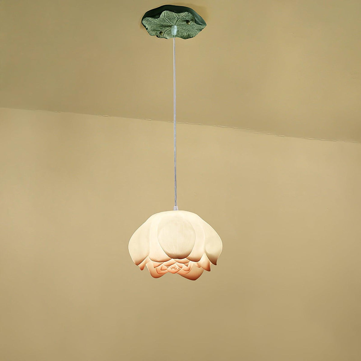 A single Clérachic water-lily pendant with a full white bloom and pale coral tips, hanging from a small green lily-pad canopy.