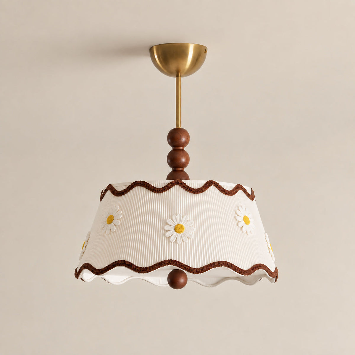 Clérachic ceiling light in a white pleated version with small embroidered daisies, wavy brown trim, wood beads and a brass canopy.