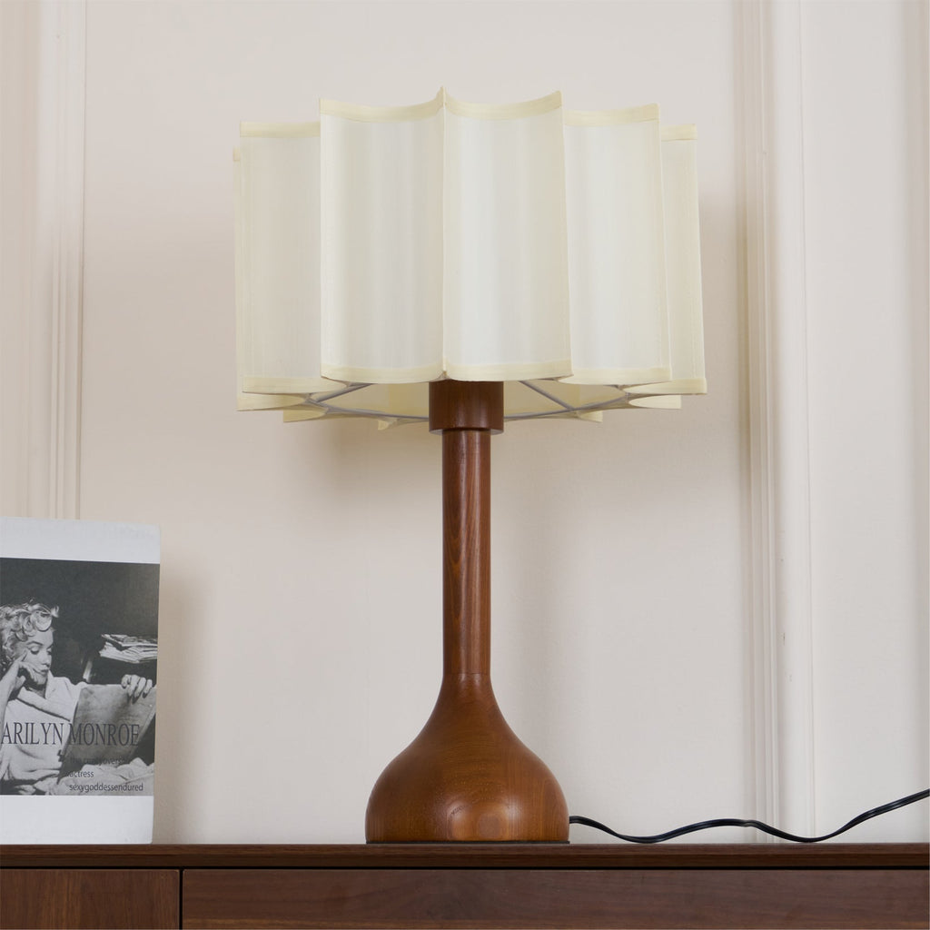 View from slightly below of a Clérachic table lamp, the underside of the shade and its spokes showing.