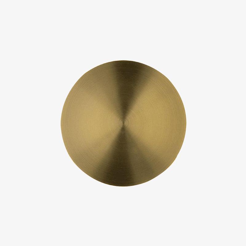 Front view of a brushed brass Clérachic disk wall light on a white backdrop, its grain fanning out from the centre.