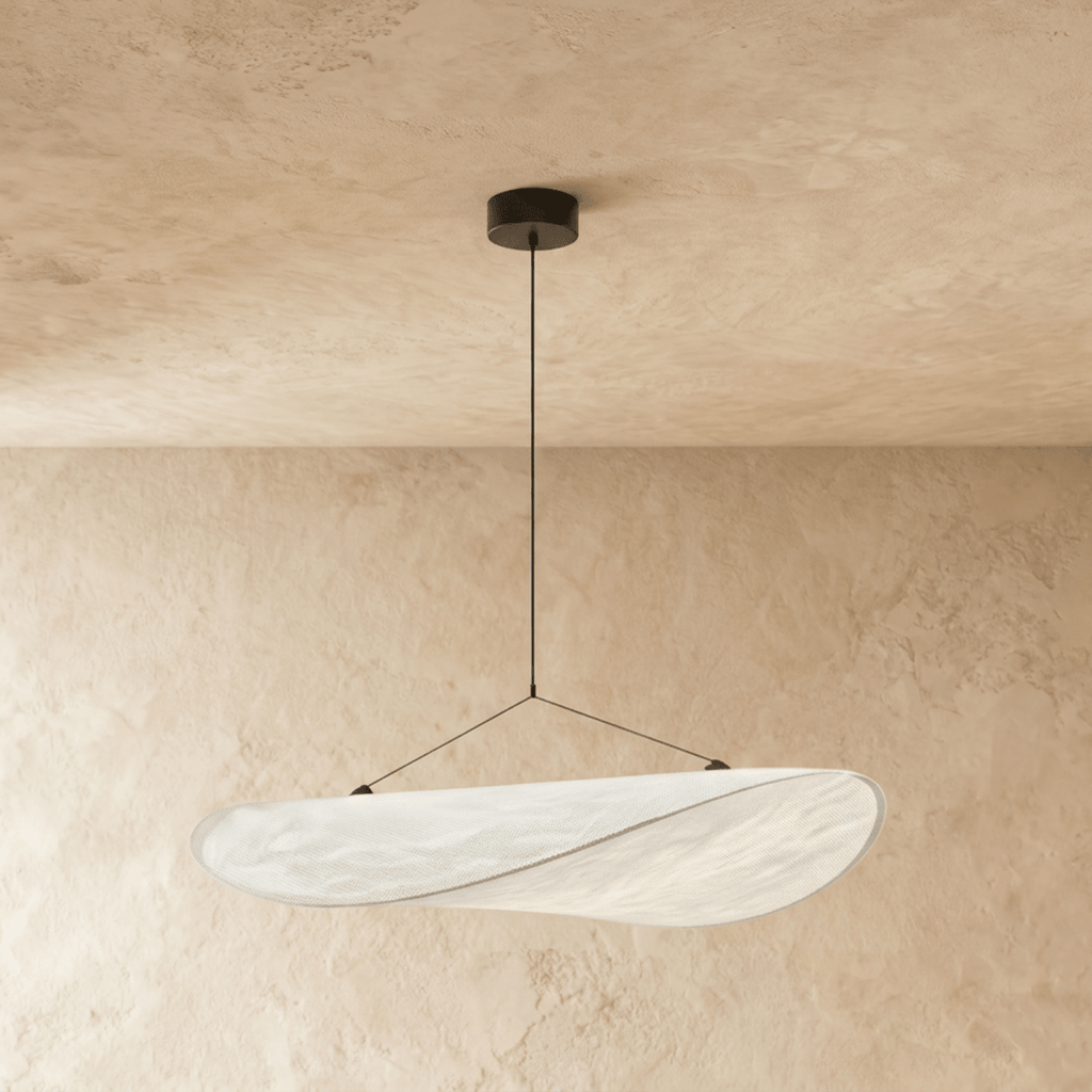 Clérachic white pendant with a soft rolled edge and a visible weave, hanging beneath a black ceiling rose on plaster.
