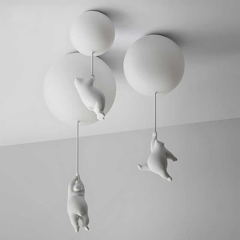 Clérachic bear balloon lights compared in three sizes, white figurines climbing cords below glowing globes.