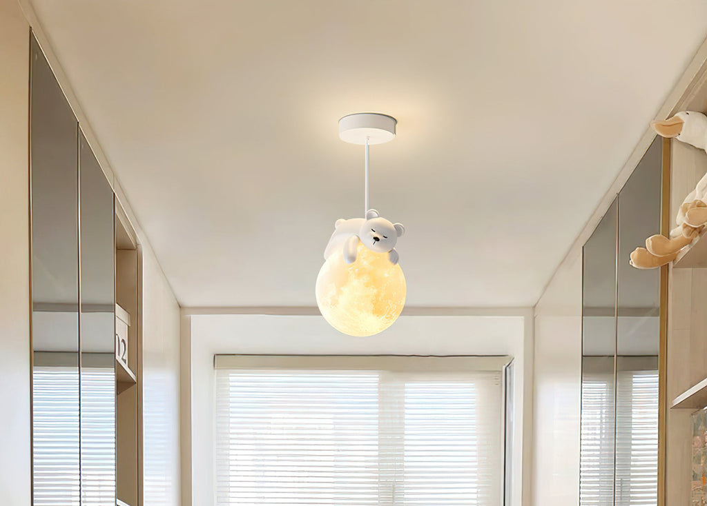 A single Clérachic pendant with a bear on a glowing globe hangs from a white canopy in a hallway with mirrored wardrobes.
