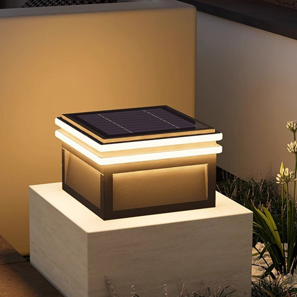 Lampes piliers avec base en acier, poteau LED carré minimaliste Theodore