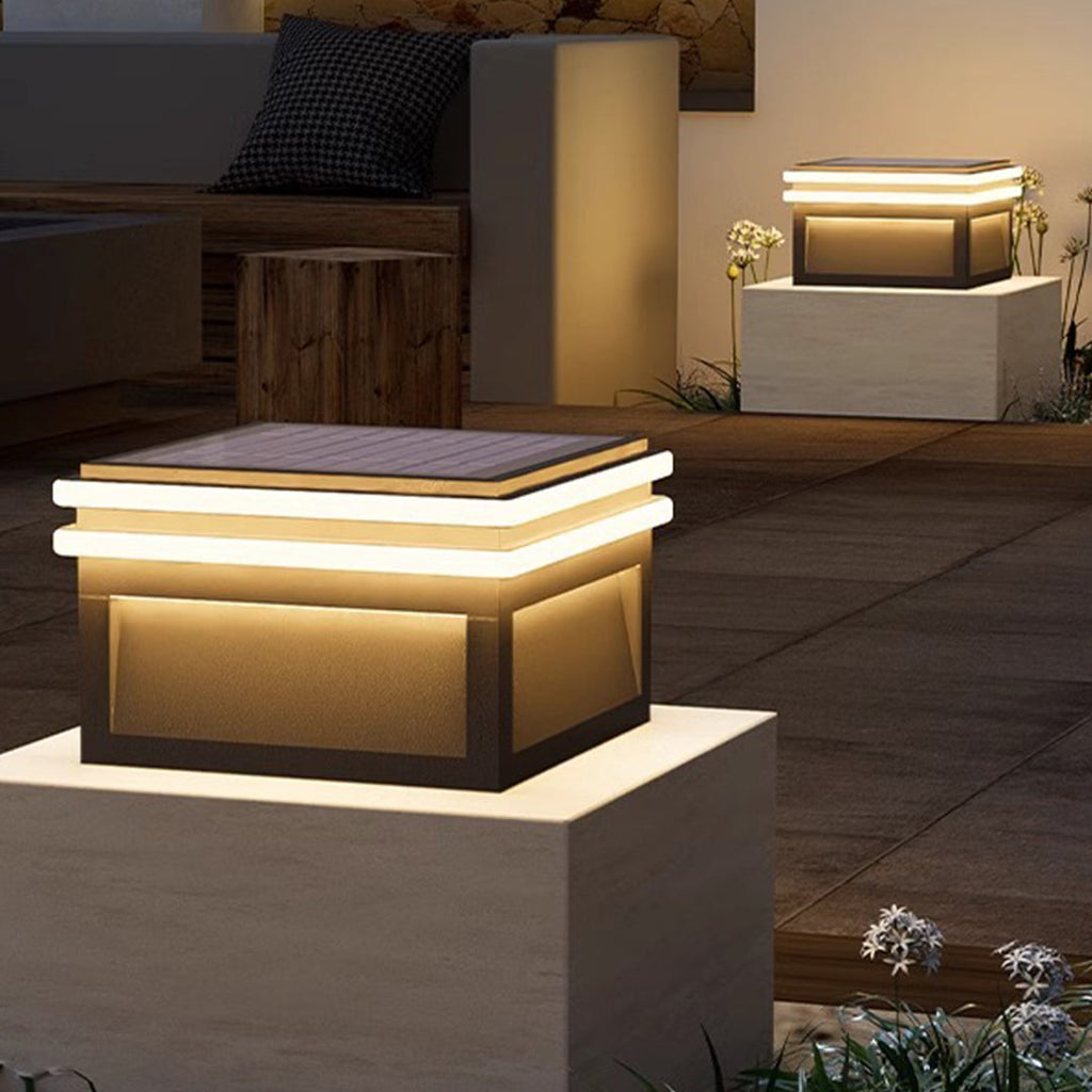 Lampes piliers avec base en acier, poteau LED carré minimaliste Theodore