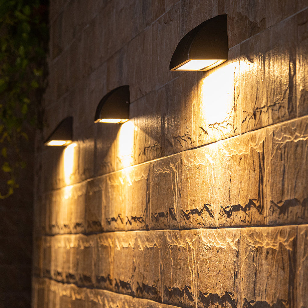 Luz de Parede Exterior Moderna em Vidro Geométrico com Estrutura em Alumínio Preto