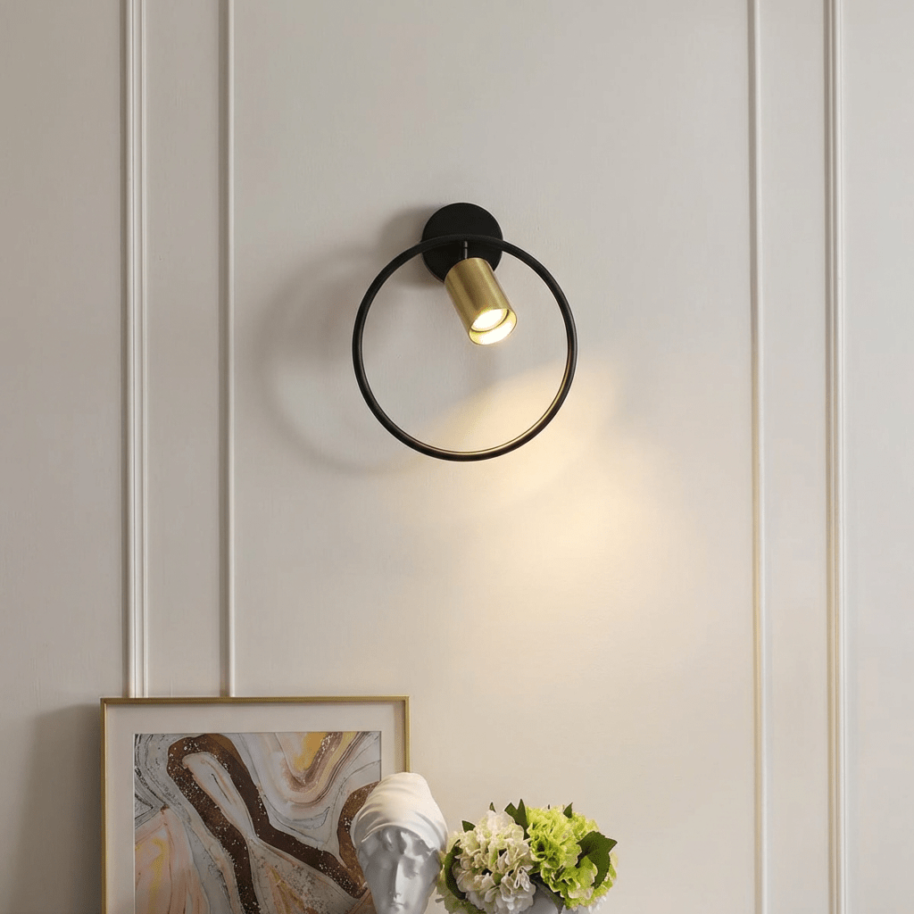 Clérachic gold ring wall light, the frame catching light along its curve