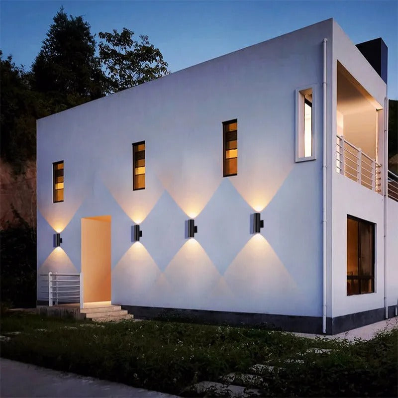 Lâmpada de Parede Exterior Ray em Metal e Vidro, Design LED Minimalista