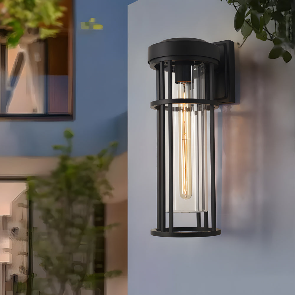Selena sort aluminium væglampe med hærdet glasskærm