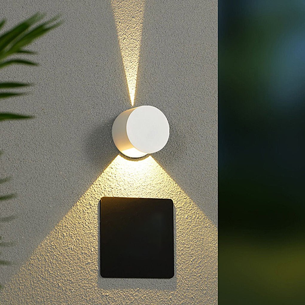 Rund udendørs væglampe i aluminium med LED-lysstråler op og ned