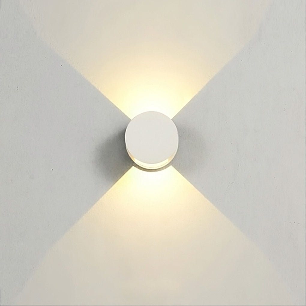 Rund udendørs væglampe i aluminium med LED-lysstråler op og ned