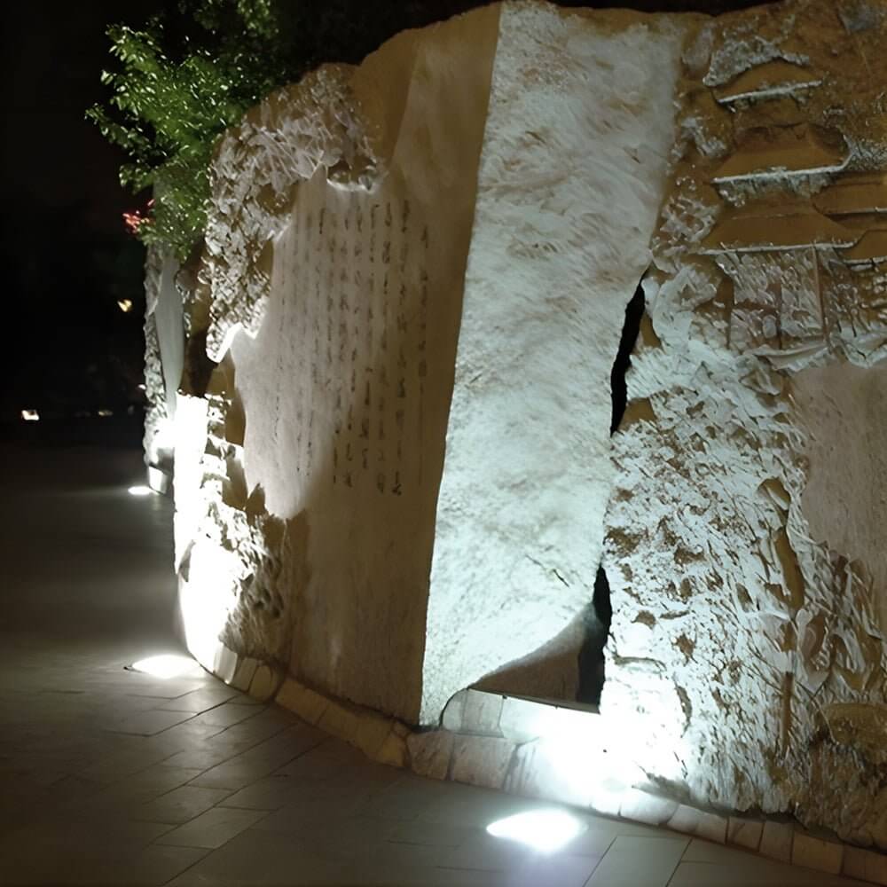 Graham Solar-Powered Aluminum Well Light for Outdoor Pathways