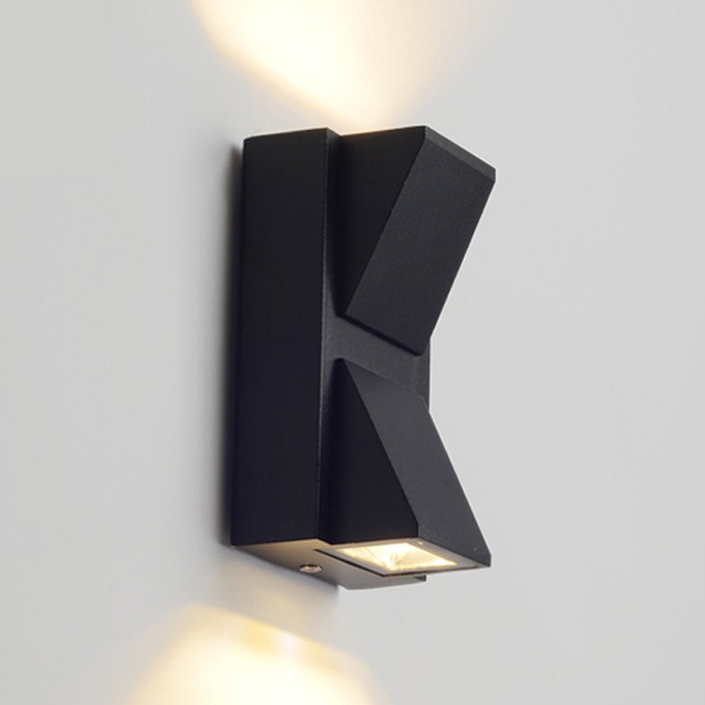 K-formet udendørs væglampe i støbt aluminium med LED-lys op og ned