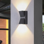 K-formet udendørs væglampe i støbt aluminium med LED-lys op og ned